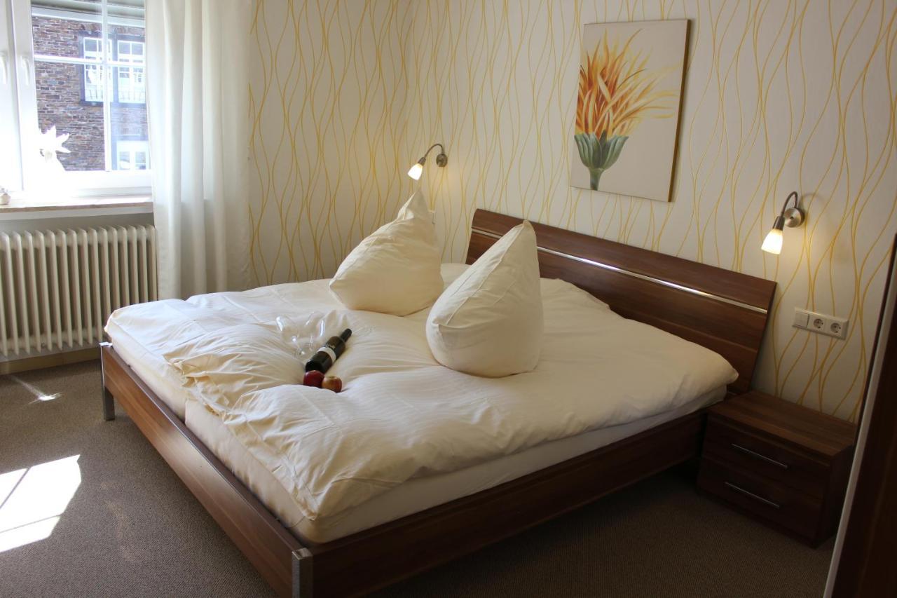 Weinstube Bycastors Hotel Трейс-Карден Екстериор снимка